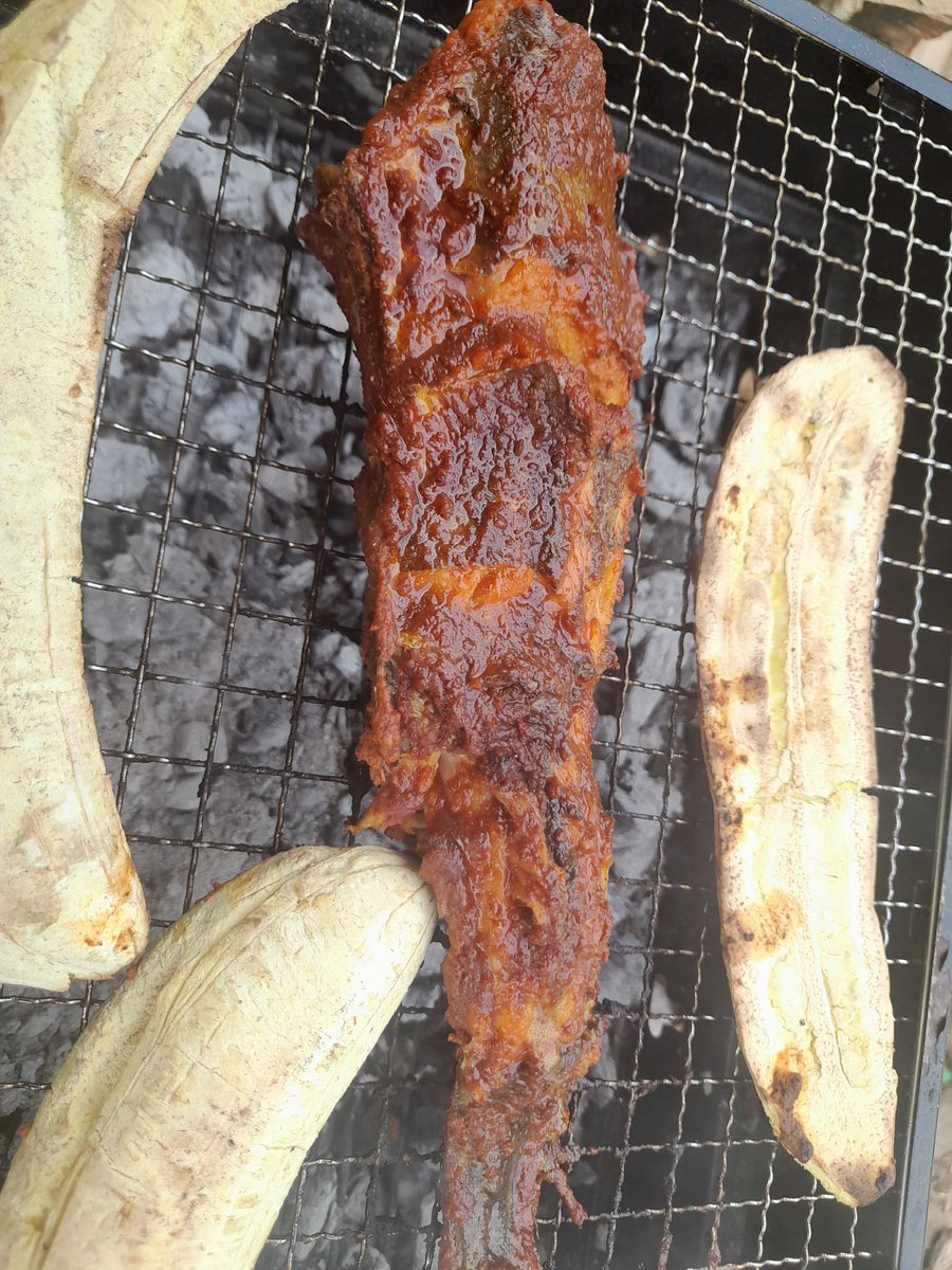 datalogict's tweet photo. Sasu fish grill #grilling #fishgrill #Abeokuta @FunaabEfiko @FUNAAB_SUG #funaab #ASUU https://t.co/TyMJHEqrdO