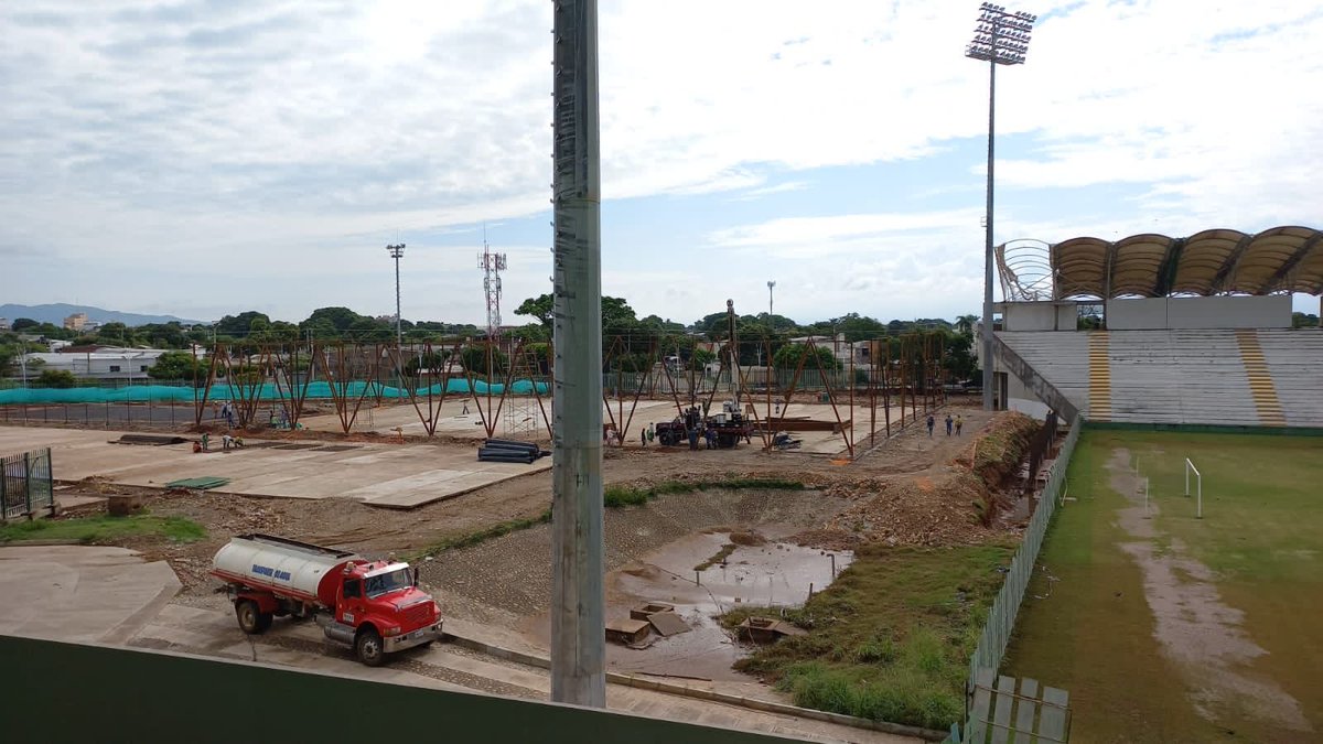 AlexAcunaReales's tweet photo. Desde la ⁦@GobdelCesar⁩ informan para tranquilidad de ⁦@Valledupar_Col⁩, que el sistema de drenaje del Estadio Armando Maestre, funciona de la mejor manera. Así luce el escenario deportivo tras la lluvia tan intensa de la tarde de ayer. https://t.co/2rpTAFpstb
