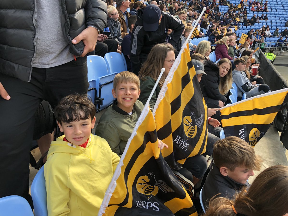jamesmurphy_gb's tweet photo. Great day at ⁦@WaspsRugby⁩ #cbsfanwall in the #sunshine  #alltogetherbetter https://t.co/6QA4UeX0tp
