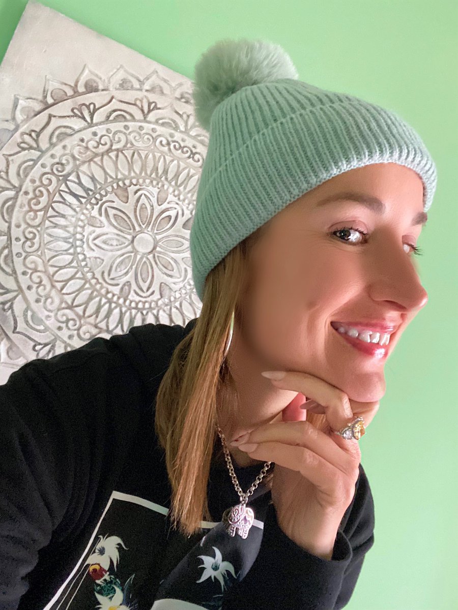 CejudoMena's tweet photo. «Bienvenido a mi casa. Entre libremente por su propia voluntad. Deje parte de la felicidad que trae». ‘Drácula’, Bram Stoker. 🍀🪷🏄🏼♀️ #GoodVibes #BePositive #BeYou #SaturdayMood #GreenIsMyColor https://t.co/lOj7r8KKCE