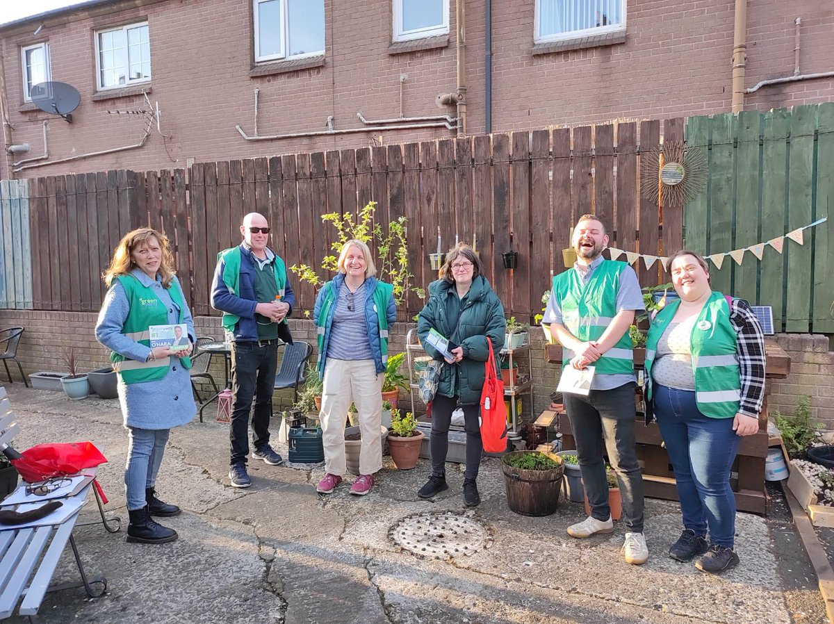 oharamal's tweet photo. Glorious day for a canvass. While I was at #pridetalksback last night, the crew did a session without me and included a new volunteer taking us to 72! And of course they got a warm welcome from an alley project I’ve helped. Come be part of it https://t.co/QAoRHmp9mT https://t.co/cQLM8KkJc8