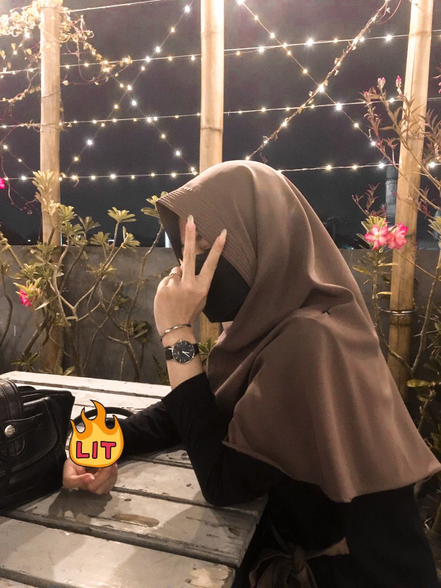 mieeyasmin's tweet photo. Lebih suka foto sambil tutup muka dari pada sambil tutup usia. https://t.co/cMH5adjZ7A
