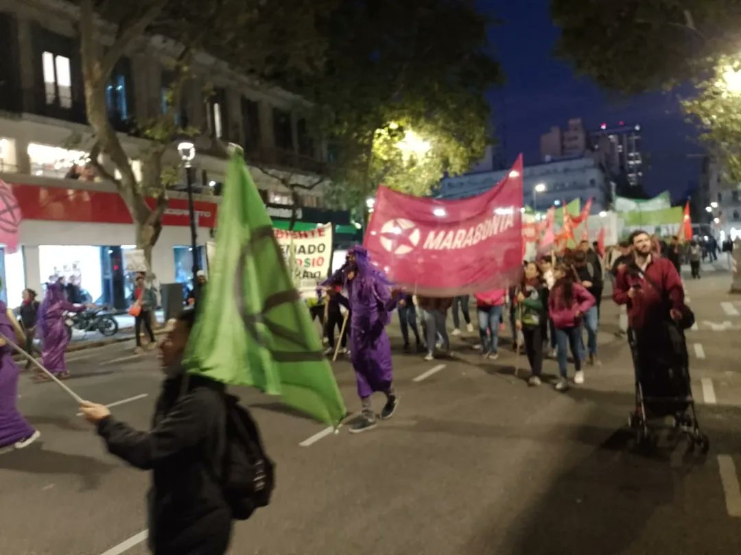 MarabuntaArg's tweet photo. ...apoyando a las fábricas recuperadas que suman la perspectiva ambiental, y por seguir el camino del #Chubutazo y el #Atlanticazo. 

 #bastadeextractivismo #bastadeagronegocio #bastademegamineria #bastadefracking #leydehumedalesya #noalpactoconelfmi

@CoordinadoraBFS https://t.co/MCKPkyV0tw
