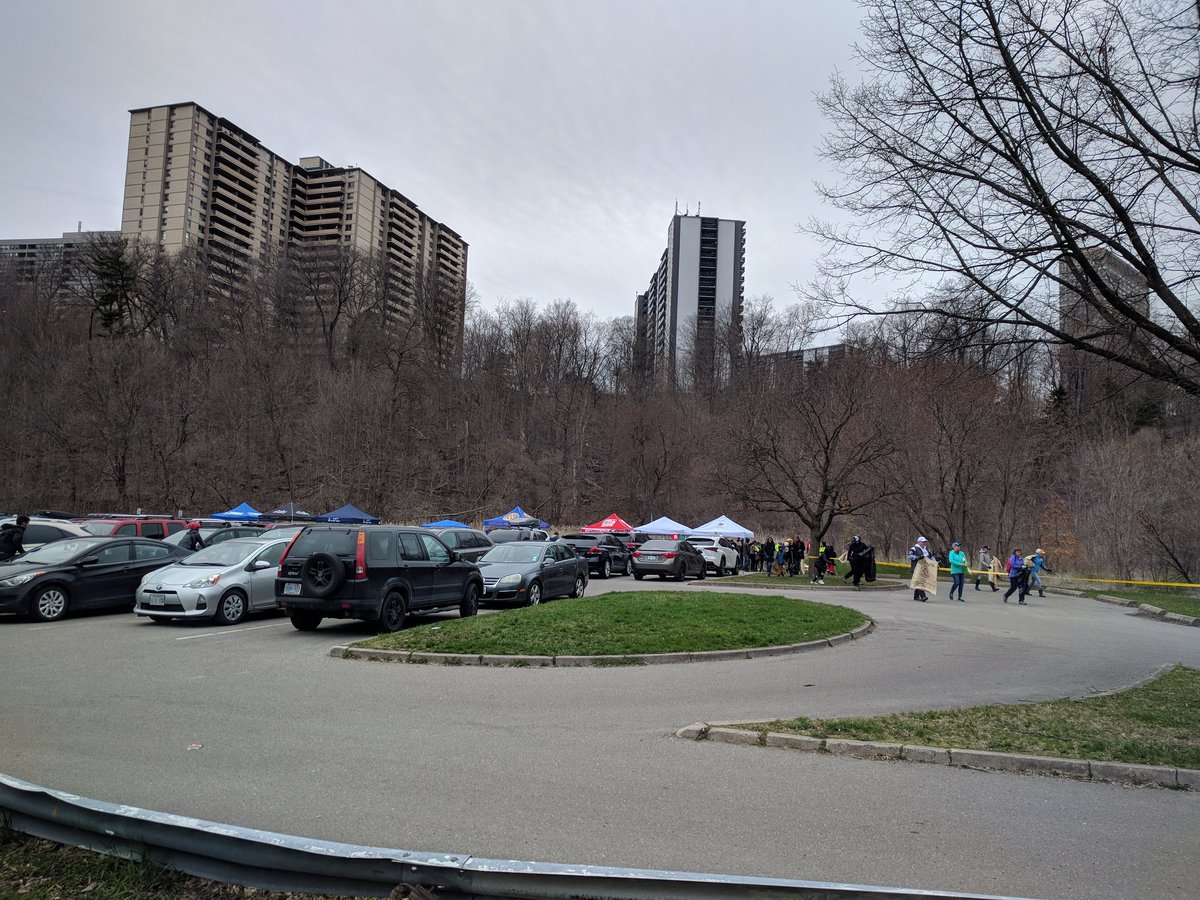 Incredible turnout this morning for @dontmesswthedon's clean-up of E.T. Seton Park in #Thorncliffe! The fun is just beginning, join everyone here from 10 a.m. to 12 p.m. today, pitch in, and make our ravine system beautiful!