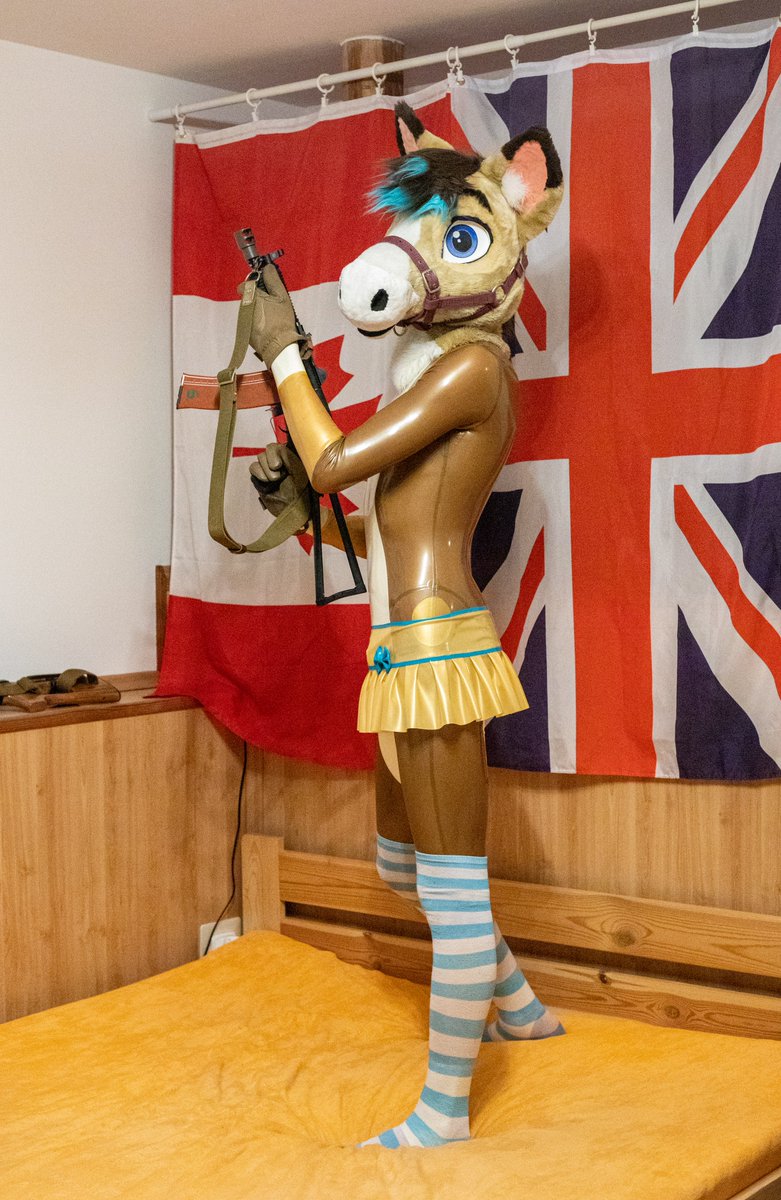 JohnnyHappyColt's tweet photo. What do you think about my new shiny miniskirt? 👀
#squeakyfur #latexfur #rubberfur #latex https://t.co/FX06eU70JJ