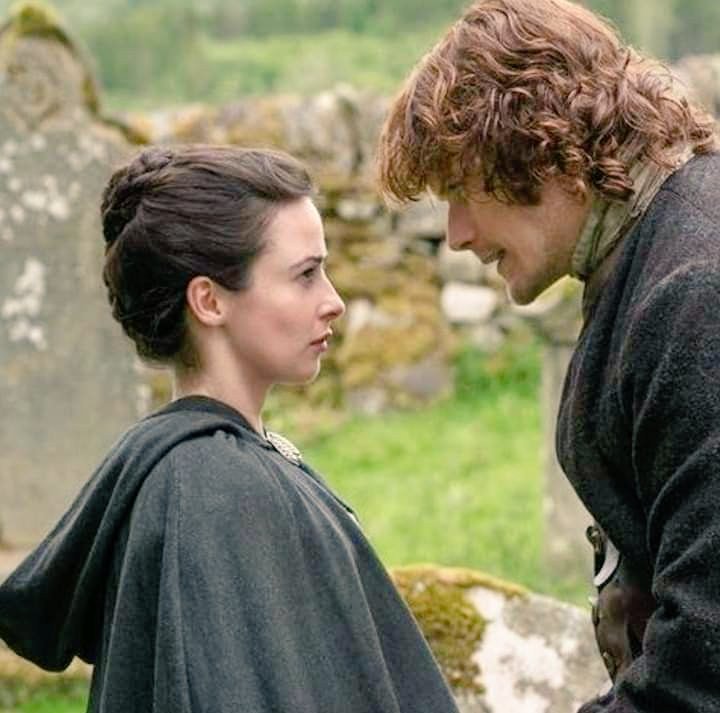 Jamie and Jenny making up at their father's grave at Lallybroch. Very realistic rendering of a siblings relationship in the series.  -  florence waxweiler  @florencewaxweil  #SamHeughan #lauradonnelly #Outlander https://t.co/9lNAT5peyE
