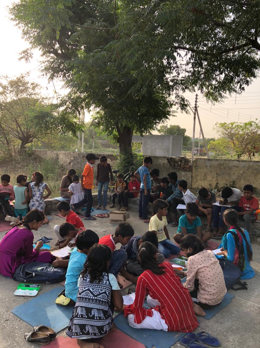 SpreadSmileFou2's tweet photo. SSF celebrated World earth day by organising cleanliness drive and drawing competition at Paathshala. 
#EarthDay #EarthDay2022 #saveplastic #saveEarth #Savewater https://t.co/7TCf0QG3x6