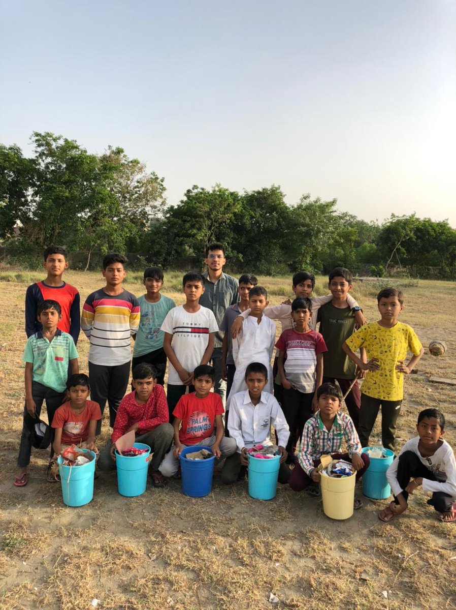 SpreadSmileFou2's tweet photo. SSF celebrated World earth day by organising cleanliness drive and drawing competition at Paathshala. 
#EarthDay #EarthDay2022 #saveplastic #saveEarth #Savewater https://t.co/7TCf0QG3x6