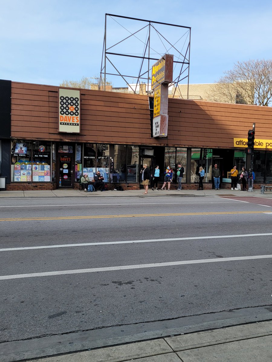 cleofe's tweet photo. International Records (Vinyl) Day is happening @davesrecordschi https://t.co/MhWHgY3VTS