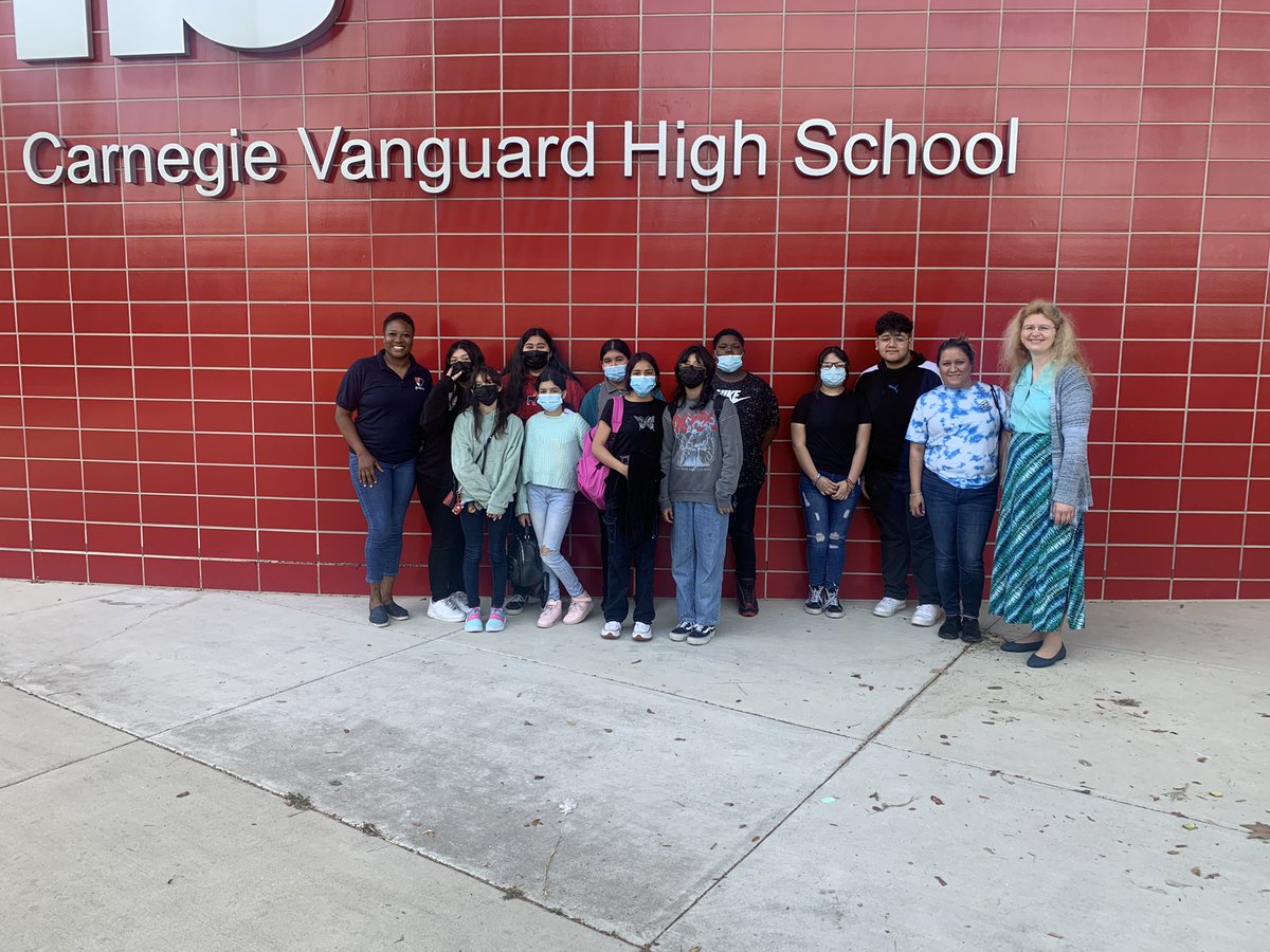 ɥɥɐııuos™ tweet media