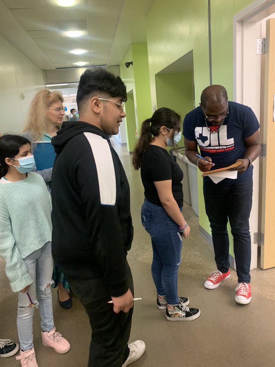 ɥɥɐııuos™ tweet media