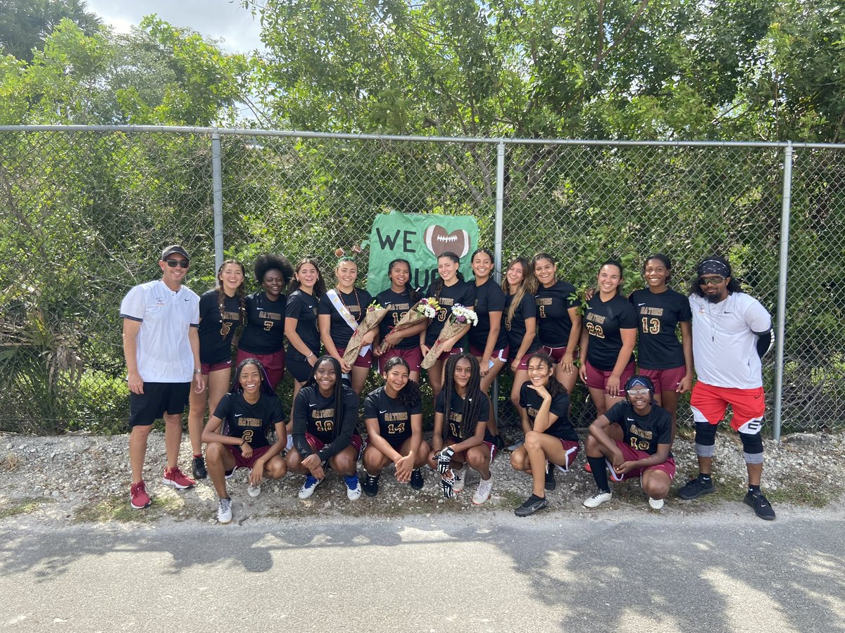 bghsflag's tweet photo. Such a great time yesterday celebrating these 3 young ladies! It’s been amazing to watch you grow as people and as players these past years. Proud to be your coaches and are excited for what the future has in store for you! 🐊🏈❤️ https://t.co/eCnWXtrvwC