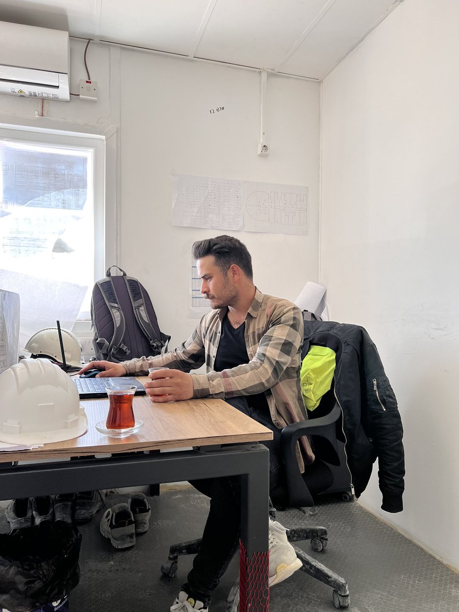 hsynkplan's tweet photo. Avrupa ülkelerinde cumartesi ve pazar günü çalışan biri %99 Avrupa vatandaşı değildir. https://t.co/3RPUqNNJqQ