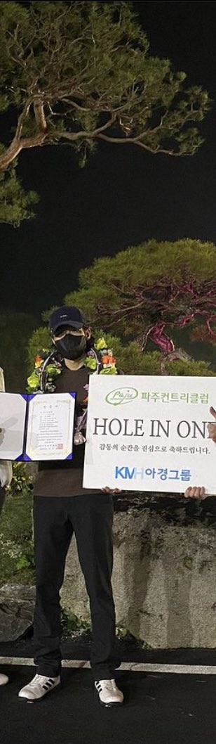 ifntnews's tweet photo. [IG] 220423
Sungyeol IG Post

The 2nd time. Consecutive hole-in-one… Just like this luck, I hope things related to my work will work out well…ㅠ But I’m glad I got insurance.
#PajuCC #HoleInOne #NowWork

♾ https://t.co/Fm9Lem9FTX
#인피니트 #성열 #이성열 #INFINITE #Sungyeol https://t.co/cb8SkpUsc6