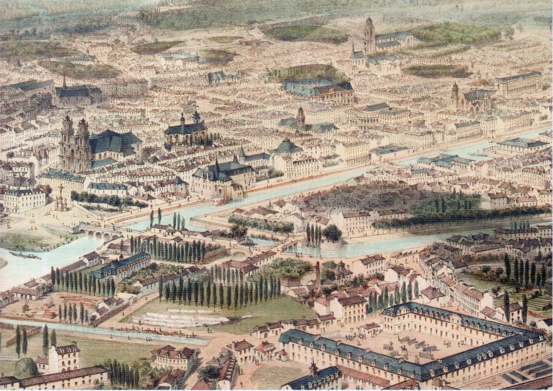 Vue aérienne de #Rennes vers 1850. Au 1er plan à gauche, le canal de l'Arsenal qui deviendra le bd Sébastopol. Sur la Vilaine, mordant sur le quai, l'ancien hôpital Saint-Yves, et, à droite les douves qui seront comblées pour faire place au bd de la Liberté (source wiki-rennes)