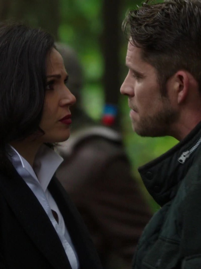 do you see the way she looks at him? sometimes when she was with Robin she was just that young Regina again, dreaming of having a chance on true love and afraid of losing it all one more time… and the fact that she did lost at the end breaks my heart in a million pieces 🥹