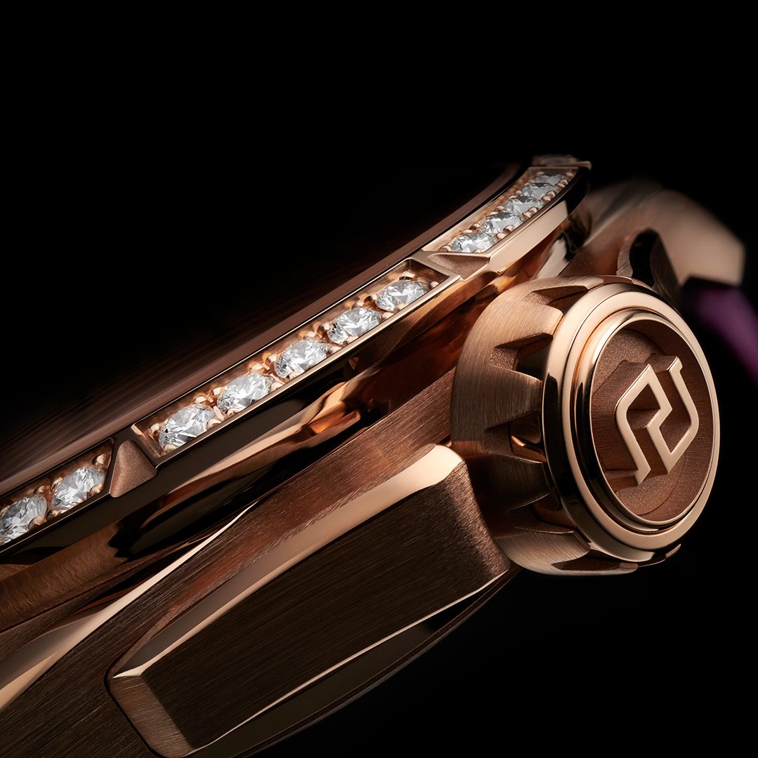 Roger_Dubuis's tweet photo. As if you haven’t been blown away enough, the Excalibur Monobalancier is also available adorned with 60 diamonds and attached to an embossed purple leather strap. 💥
https://t.co/NrCByol5rr
#RogerDubuis #Excalibur #Monobalancier #NoRulesOurGame https://t.co/XpCtk21MoZ