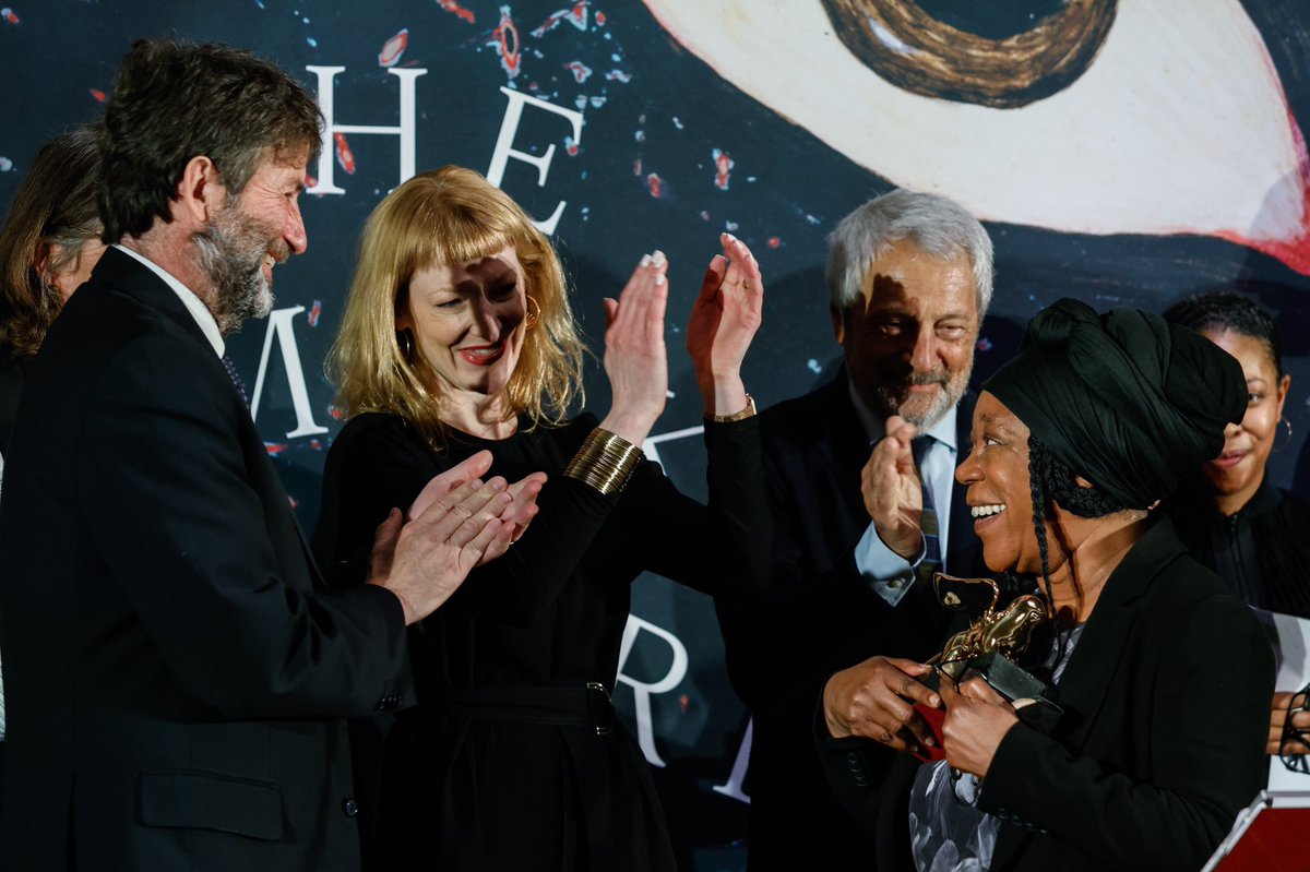 la_Biennale's tweet image. #BiennaleArte2022 Golden Lion for Best National Participation to the #BritishPavilion. “#SoniaBoyce proposes, consequently, another reading of histories through the sonic. In working collaboratively with other black women, she unpacks a plenitude of silenced stories.”