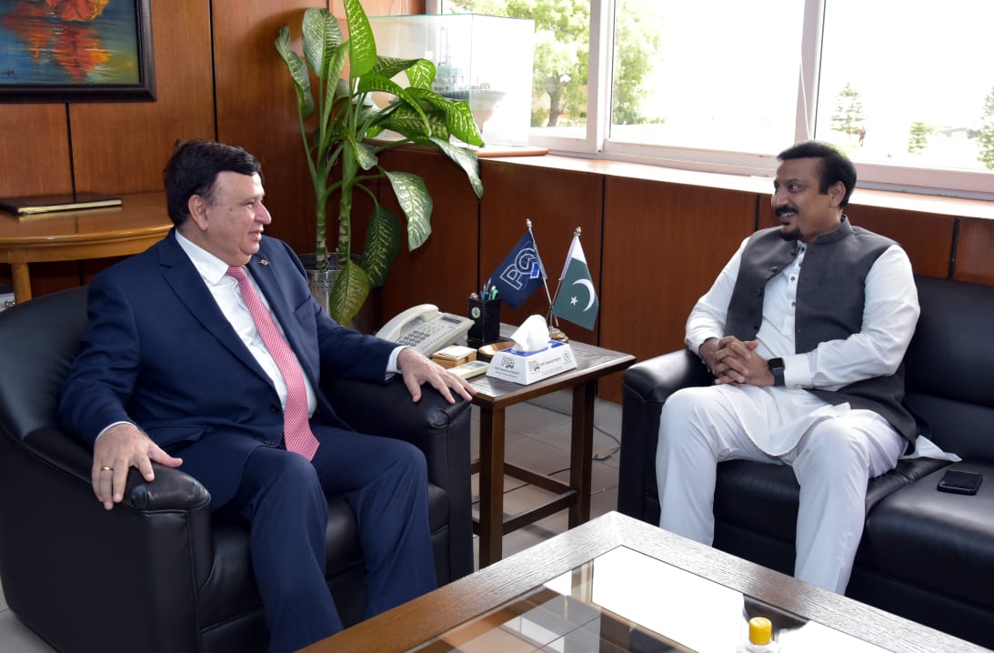 QasimPort's tweet photo. Federal Minister for Maritime Affairs Syed Faisal Ali Subzwari visited PQA today for introductory meeting &amp; briefing followed by visit of terminals by sea. Chairman PQA gave detailed presentation about operational activities, PQA role in economy and ongoing &amp; future projects https://t.co/JfgcI6613j