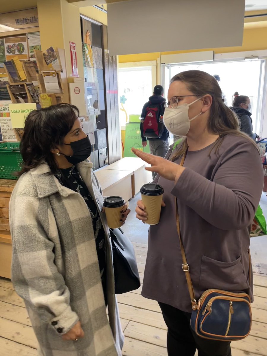 AngelaSimmonds_'s tweet photo. An awesome start to the day joining some friends and getting @justuscoffee at the @wolffarmmarket 

Was great to meet &amp; learn from so many vendors, as well as Chris O’Neill, Executive Director of @rosscreek Centre for Arts. Thanks for your time and insights. https://t.co/1D3xuQ4onz