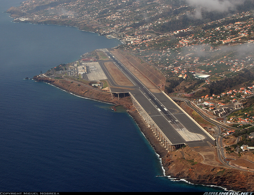 n194at's tweet photo. What airport is this? #AvGeek https://t.co/FKWzMlNEiy