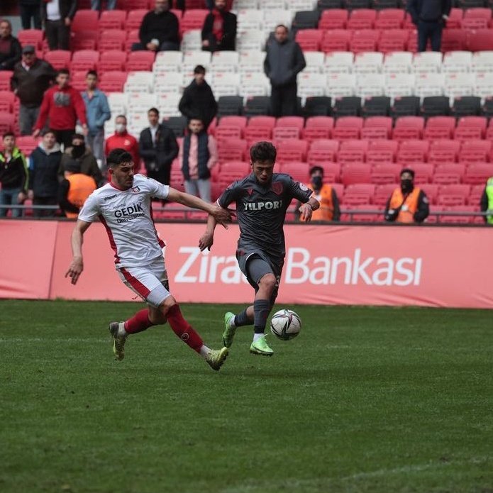 ankaragucuscout's tweet photo. U19 takımımızın Samsunspor ile 1-1 berabere kaldığı maçta Samsunspor'da dikkatimizi çeken isimleri not düşelim.
• Emirhan Gürler (2003)
• Taha Tosun (2005)
• Semih Altıkulaç (2002)
Üçü de potansiyeline güvendiğim isimler. Yolları açık olsun. https://t.co/gtXk7AJTi5