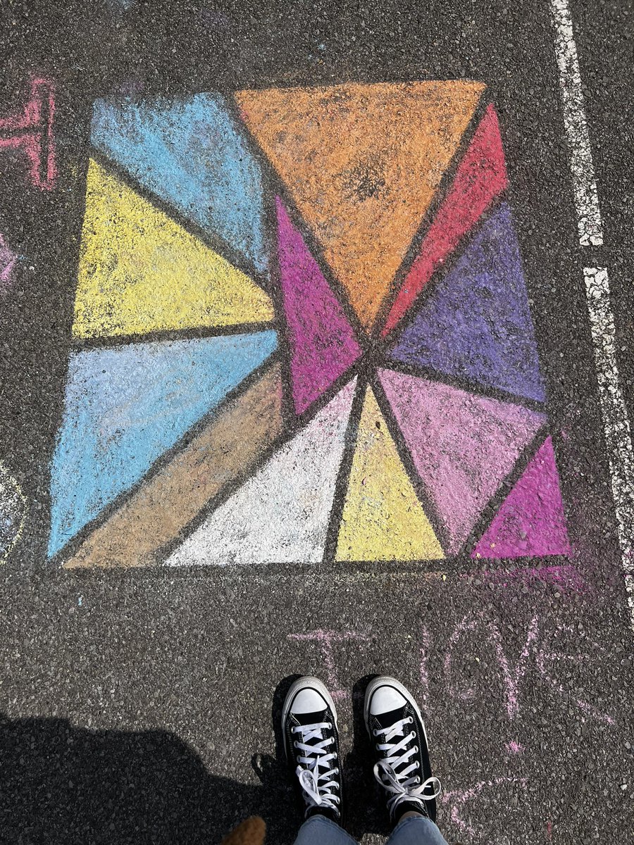 MissACipriano's tweet photo. Celebrating Earth Day with some beautiful chalk artwork I found outside! @AscensionHcdsb has some artists! 🎨🌎 https://t.co/5gc274SHQs