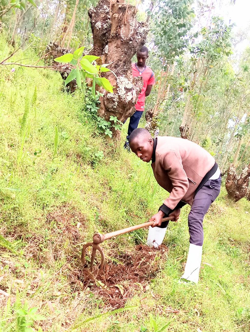 NtDavid5's tweet photo. Kuri uyu wagatandatu hakozwe umuganda ahazwi nk #SONGA, murwego rwo gukumira amazi azenya inzu z'abaturage Muri #NKOTSI
Thx https://t.co/KxHAtCTX43 j Cassius, thx https://t.co/b2S62PBrVC maniteze, thx #execectivenkotsi, thx #guildcouncil, thx #RPF iprcmusanze https://t.co/mWDUUFpmfM