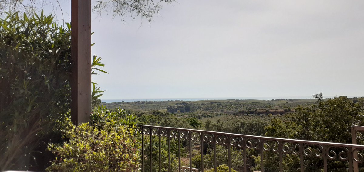"...su l’altipiano d’azzurre argille, a cui sommesso invia fervor di spume il mare aspro africano..." <a href="/1CasaPirandello/">Casa Pirandello</a>
