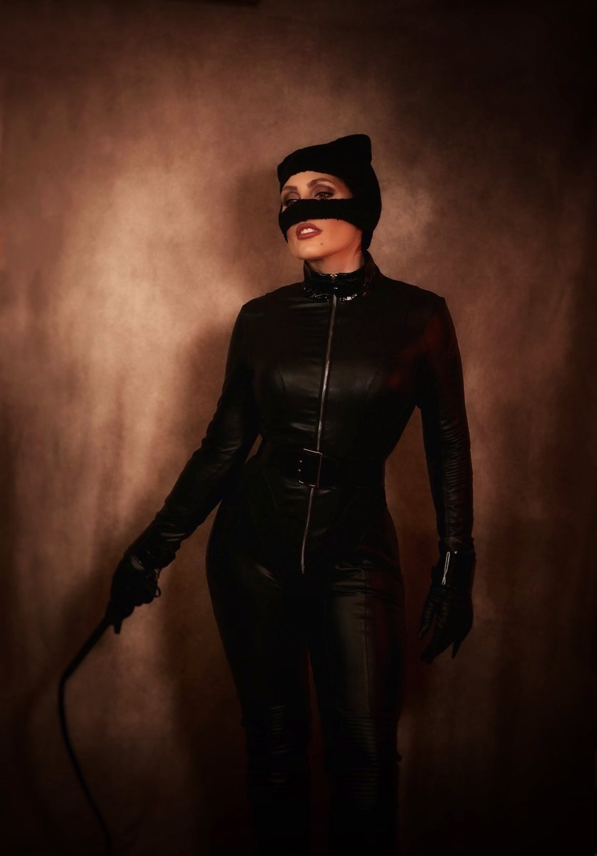 thesuperadi1's tweet image. Happy Caturday lovelies 😻 #Catwoman 

📸 @LisWonder1 
Cosplay @BruceSimcosplay 

@TheBatman @DCBatman @DCComics @wbpictures #TheBatman #batman @ZoeKravitz