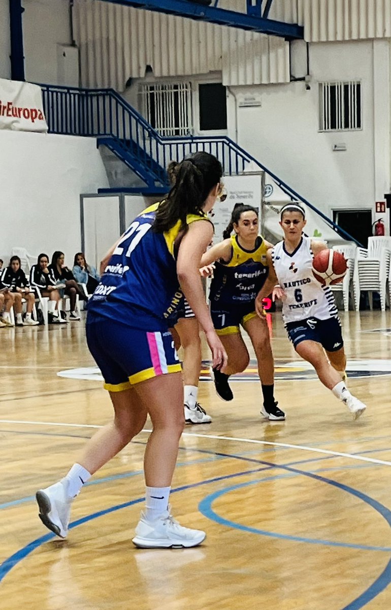 RCNT_BALONCESTO's tweet photo. 🏀🌊Competido y palpitante partido el celebrado esta mañana, donde nuestras chicas⛹🏼‍♀️1@ autonómica se alzaban con el triunfo, por un ajustado 6️⃣6️⃣🆚6️⃣4️⃣ ante el @CBClarinos que les permite mantenerse🥉para afrontar la final a 4💪
Destacadas Elena Escuder y Marta Rubio👏👏💙🤍🌊🏀 https://t.co/Els5UlmByu