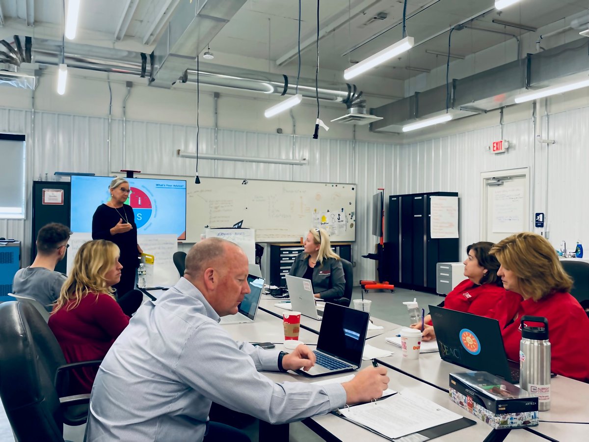TExpLAlvernia's tweet photo. If you want to go fast, go alone. If you want to go far, go together. Science Research Institute's core team absolutely loves growing and learning together, as well as being a part of the @AlbrightCollege community! https://t.co/51xle8FOEw
