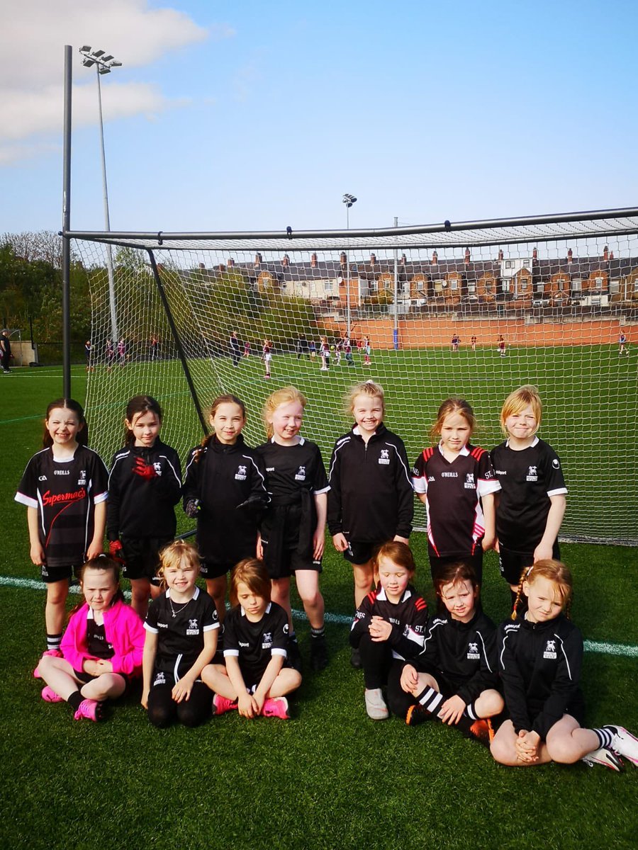 Naomh_Una_clg's tweet photo. Big shout out to our under 8 ladies for their brilliant skill and effort in their go games against Bredagh, Ardoyne, and St John's while our U10 superstars  played St John's and St Brigid's! Well done ladies and thanks coaches! Aggies Abú!! https://t.co/Asu0UBgvPg