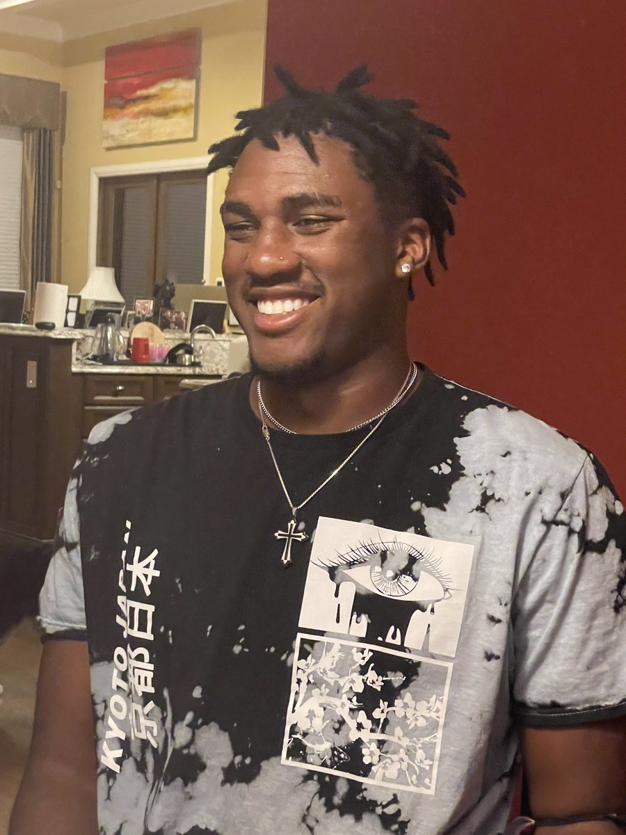 coachCdavidson's tweet photo. Happy Heavenly Birthday @ElijahDavidso17 .  
You are missed every minute of every day.  Know that your smile, joy, and love you shared live on in each of us.  
While the world will never be the same, we appreciate the short time we had together and the memories we made with you. https://t.co/cn5ALAKCX3