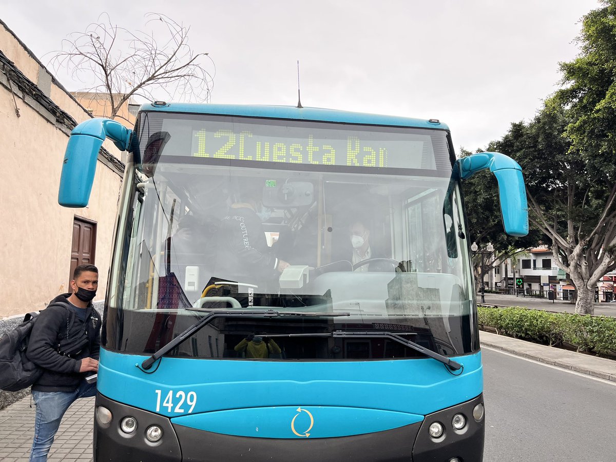 aridai89's tweet photo. @guaguasglobal hoy otra vez lo mismo de hace un par de meses, me han dejado en tierra porque la bodega de la guagua es extremadamente pequeña y no cabe la patineta, este es el chofer que la conducía hoy día 23 de abril la que sale de Franchy Roca en Telde a las 15:30 https://t.co/6XHe5cw8fu