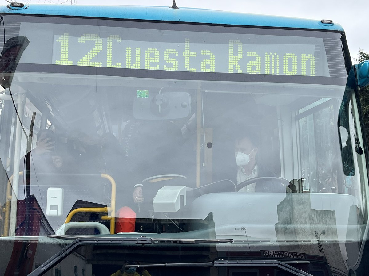 aridai89's tweet photo. @guaguasglobal hoy otra vez lo mismo de hace un par de meses, me han dejado en tierra porque la bodega de la guagua es extremadamente pequeña y no cabe la patineta, este es el chofer que la conducía hoy día 23 de abril la que sale de Franchy Roca en Telde a las 15:30 https://t.co/6XHe5cw8fu
