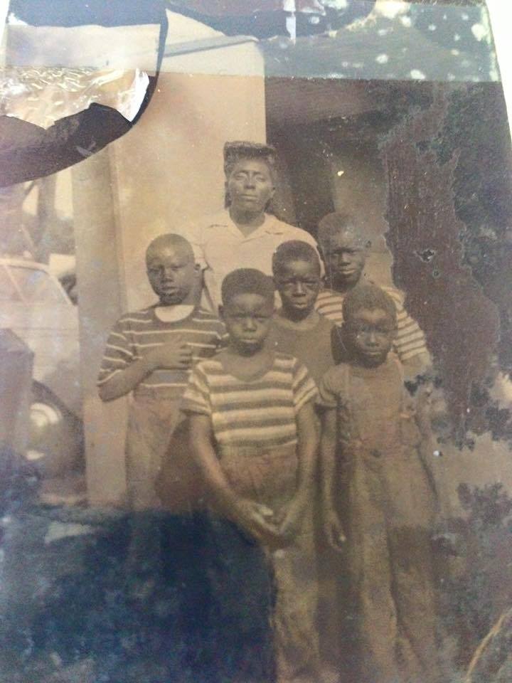 MarvinDunn4's tweet image. #GovRonDeSantis #CNN #blacktwitter 
Gov DeSantis, This is my family on the migrant trail in the 1940s. We were not allowed to use bathrooms or sleep in motels. This was racism. Am I allowed to tell that to students in Florida or would your new University Thought Police get me?