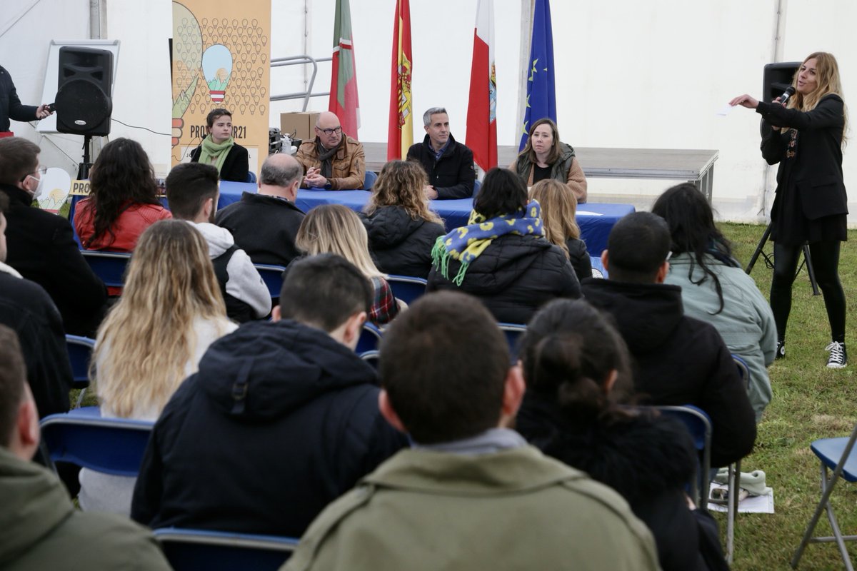 cantabriaes's tweet photo. ✅ @Pablo_Zuloaga reivindica la participación juvenil para cambiar y mejorar “desde dentro” la realidad del mundo rural
✅ Con más de 40 jóvenes participantes, el vicepresidente ha intervenido en #Loredo en el segundo encuentro del proyecto #JR21
ℹ️➡️ https://t.co/BF6wugmoiO https://t.co/AaDHcBnO3e