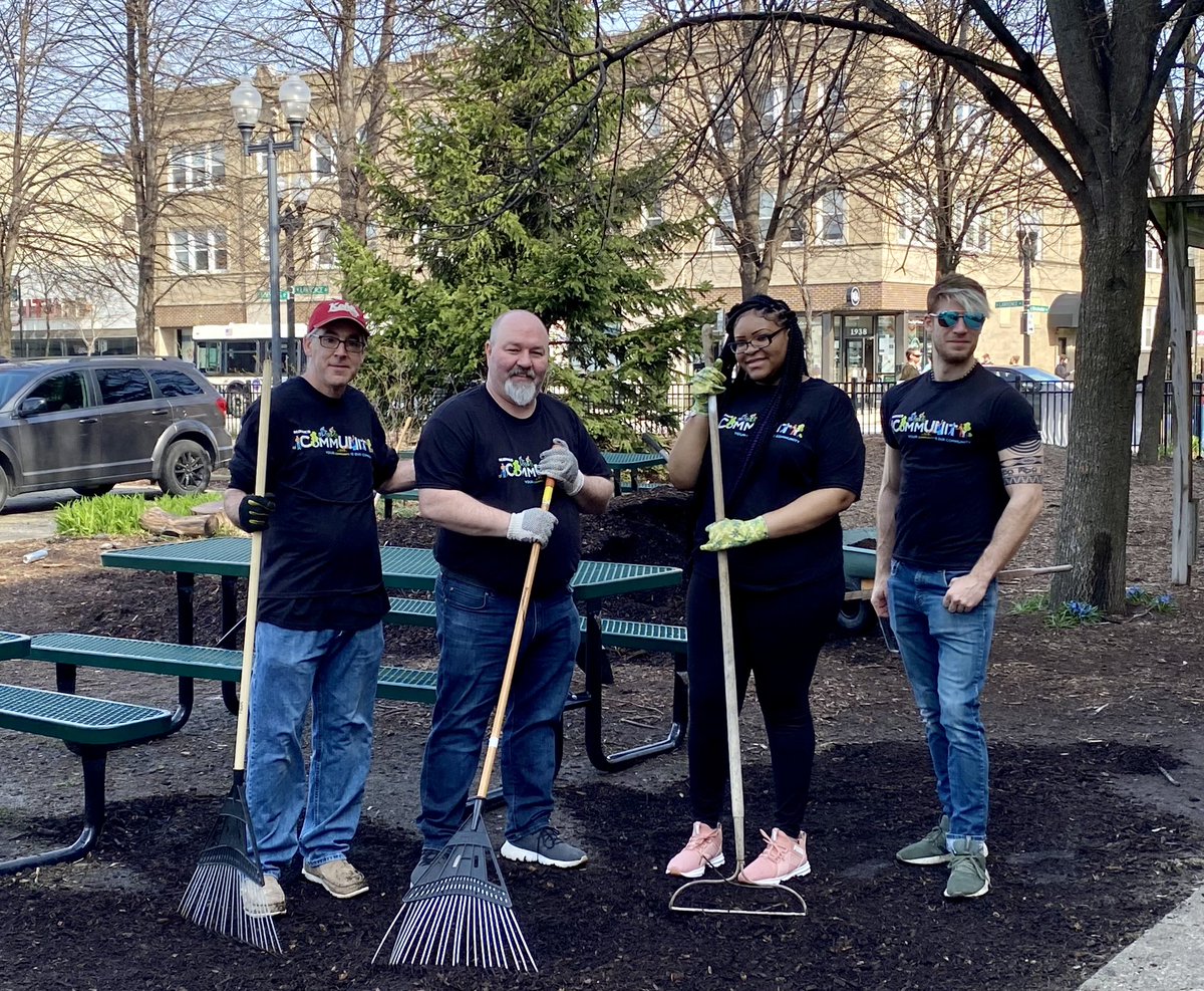 Gorgeous day for the McPherson Elementary spring clean up! Our partners at <a href="/Kohls/">Kohl's</a> are making it happen! #KohlsHealthyAtHome <a href="/ChiPubSchools/">CPS - Chicago Public Schools</a>