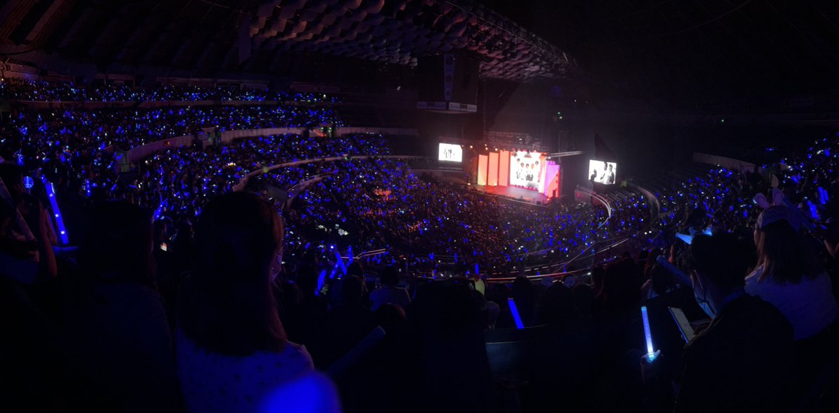 sandeesolutions's tweet photo. Team bahay no more. From Leyte to Manila. Thank you Mahalima 💠 
SB19 LIVE IN ARANETA
@SB19Official #SB19 
#DunkinPHSB19Concert

Stream #Bazinga_SB19 in all music platforms. https://t.co/rTFDs7r7O9