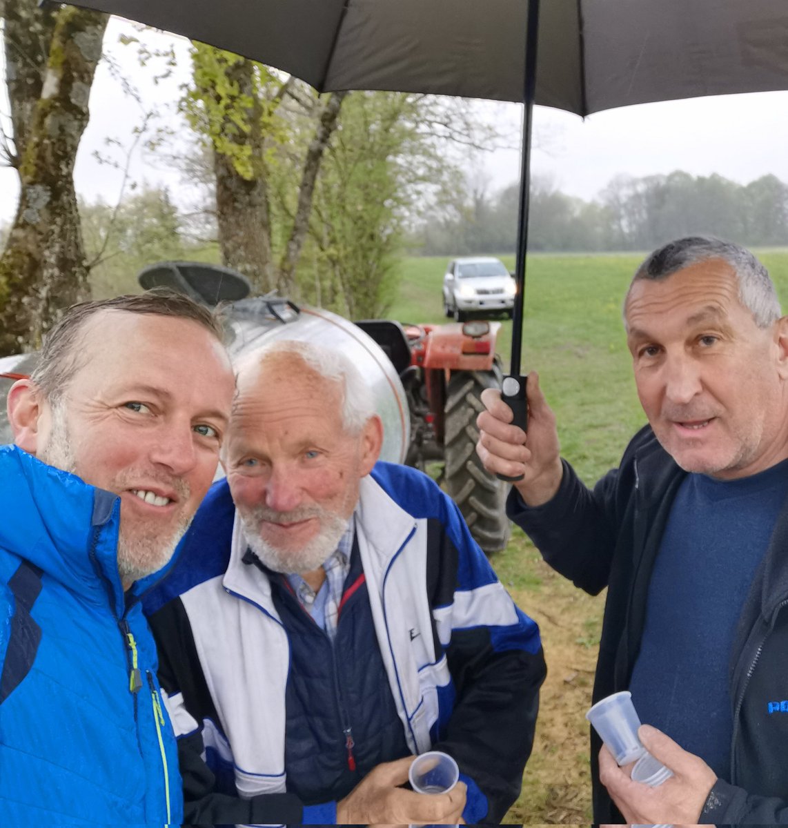 ThiotPatrice's tweet photo. Petit passage par Féternes ce matin avec l'association Vignes et patrimoine de Féternes et le plaisir de revoir Claude Delalex ☺️☀️ https://t.co/SuavqXsrzF