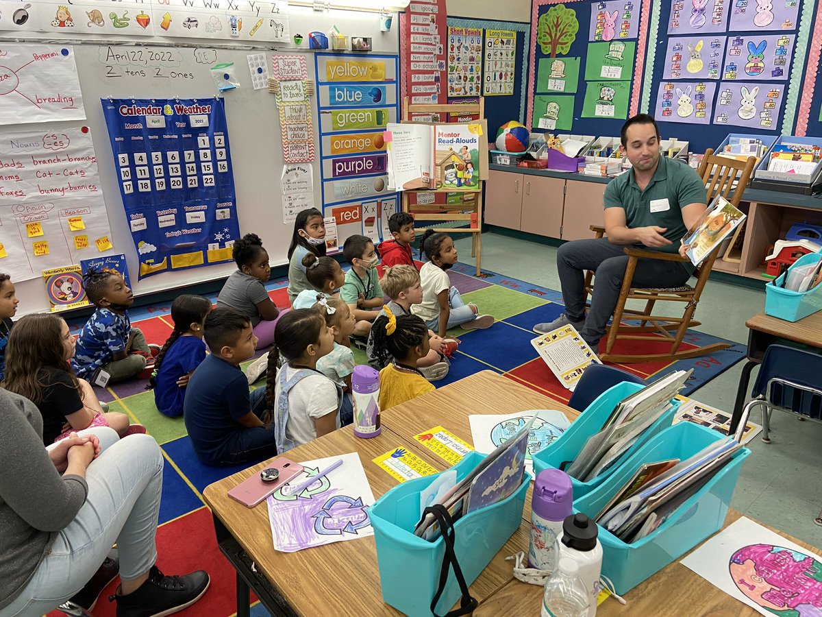 sfoster_es's tweet photo. Loved having our “Lawyers for Literacy” guest readers visit our PreK and Kindergarten classes to read and deliver free books! @BrowardLiteracy @LoriCanning #BrowardReads #GoodtoGreat #Strivefor65 #OntheRoadtoAwesome https://t.co/0J4jpOy6K4
