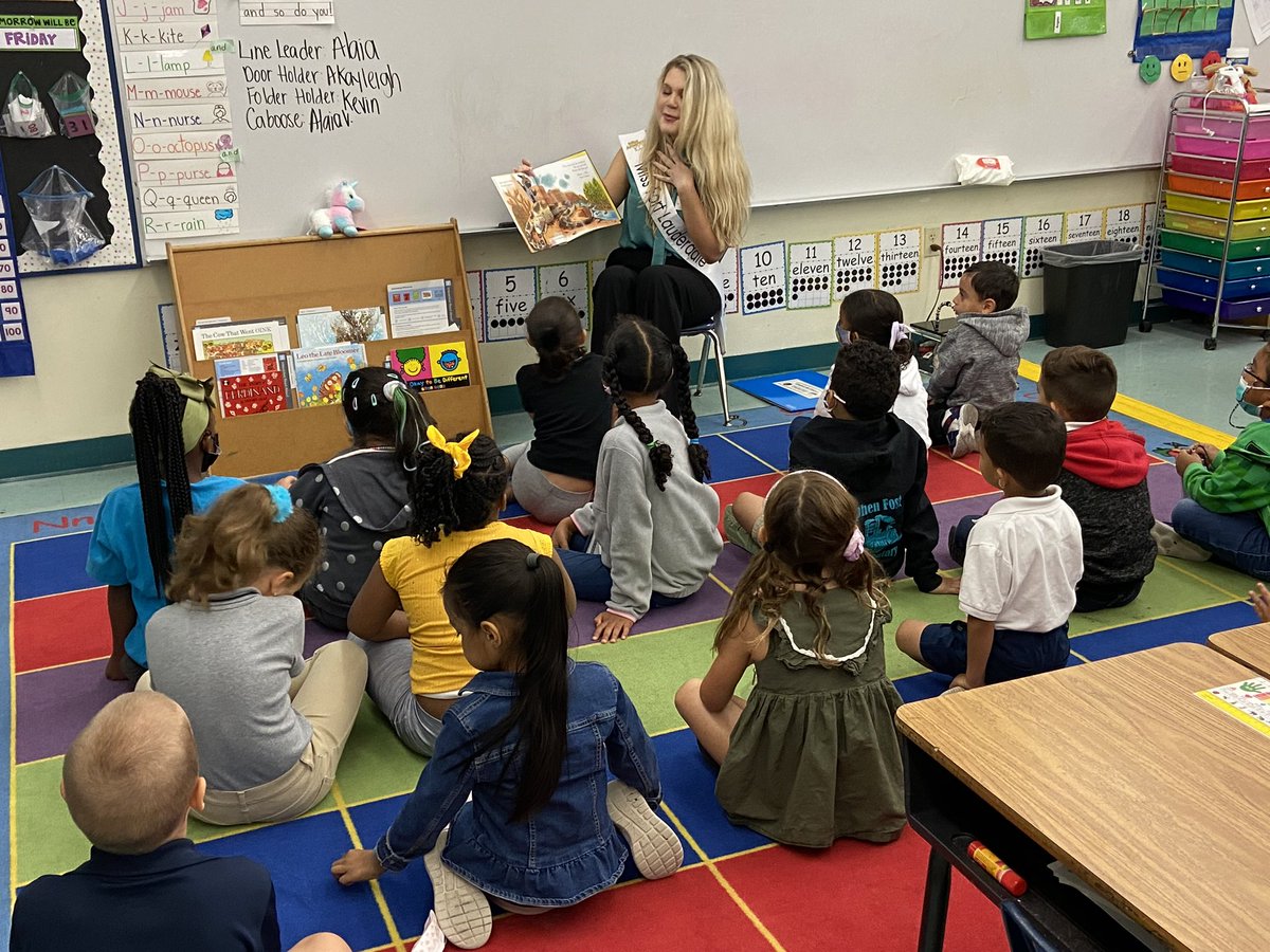 sfoster_es's tweet photo. Loved having our “Lawyers for Literacy” guest readers visit our PreK and Kindergarten classes to read and deliver free books! @BrowardLiteracy @LoriCanning #BrowardReads #GoodtoGreat #Strivefor65 #OntheRoadtoAwesome https://t.co/0J4jpOy6K4