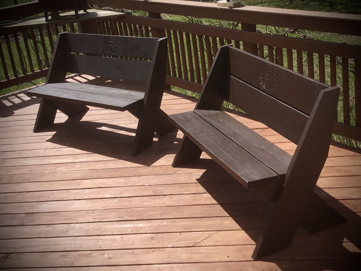 Woodcraft's tweet photo. Check out these garden benches, with a cool celtic knot design, from Twitter user Mark B. @maro2bear. What are YOU making for your desk or patio? #FurnitureFriday #Woodcraft #furniture #diy #furnituredesign #HelpingYouMakeWoodWork #HowDoYouWoodwork https://t.co/6tqX1YZuMg https://t.co/gNQo37QMzU