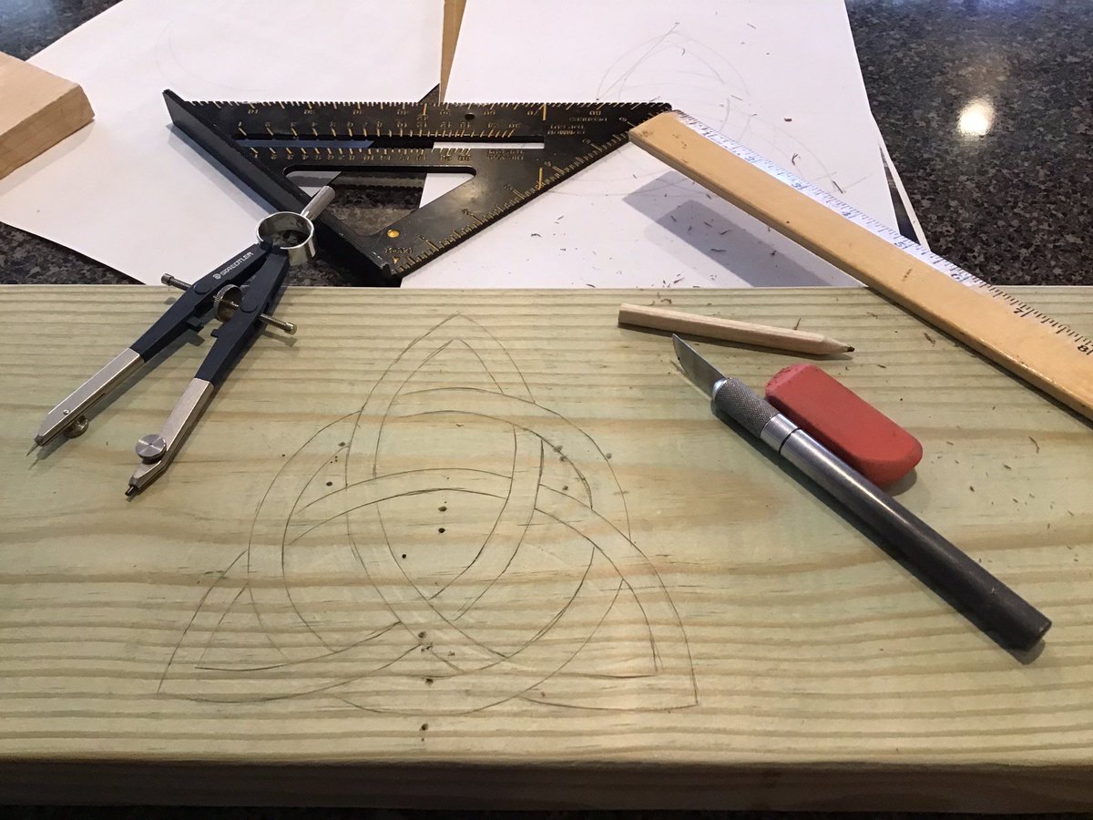 Woodcraft's tweet photo. Check out these garden benches, with a cool celtic knot design, from Twitter user Mark B. @maro2bear. What are YOU making for your desk or patio? #FurnitureFriday #Woodcraft #furniture #diy #furnituredesign #HelpingYouMakeWoodWork #HowDoYouWoodwork https://t.co/6tqX1YZuMg https://t.co/gNQo37QMzU