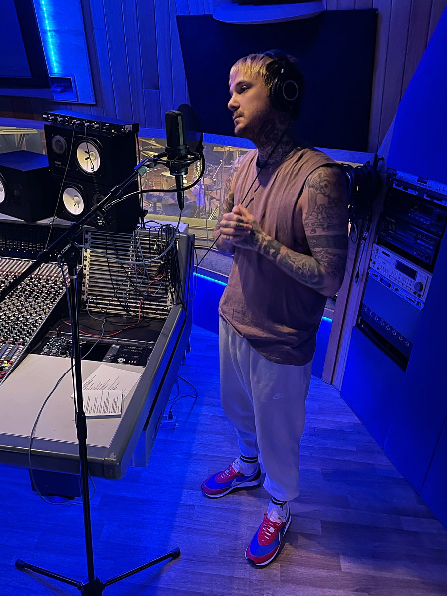 craigowens's tweet image. In the studio recording a feature, that features another artist as well. Any guesses?