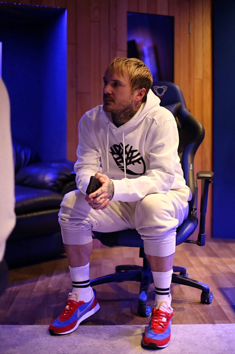 craigowens's tweet image. In the studio recording a feature, that features another artist as well. Any guesses?