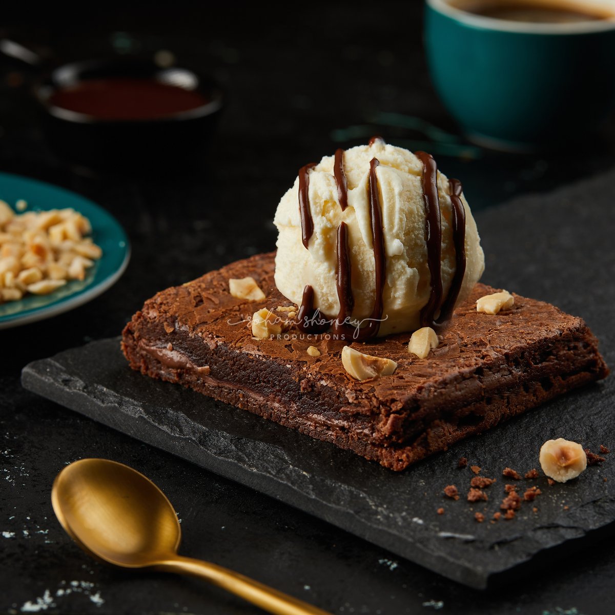 SohamShoney's tweet photo. Weekend Indulgence!

#chocolate #brownie #icecream #foodphotographer #photographer https://t.co/CFRHvnPofH