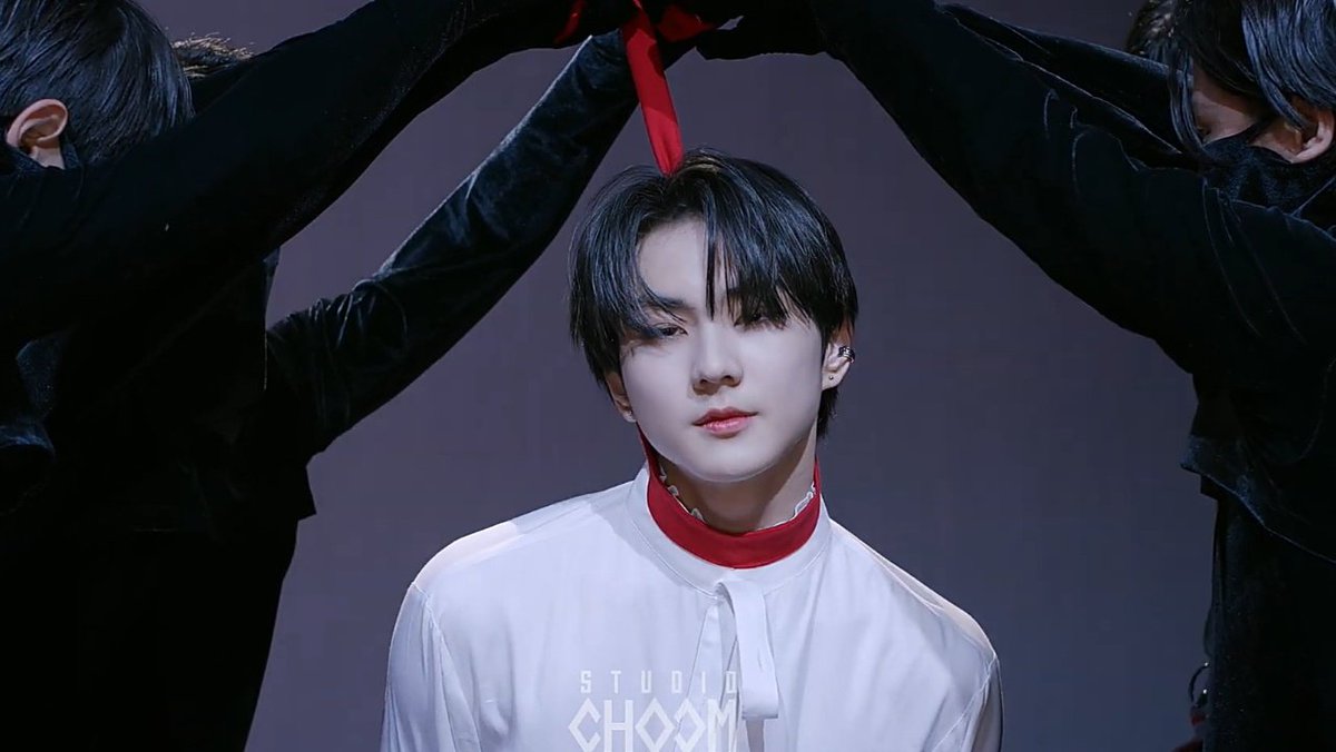 jaansgf_'s tweet photo. EXCUSE ME SIR BUT WOULD YOU PLEASE LET US BREATHE??? https://t.co/EaLSOzAyWT