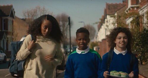 ShowdownTheatre's tweet photo. 🟢 @NSPCC Childhood Day 🟢
Well done Thalia!🎬👏✨
Thalia has inspired us to get involved, so we’ll be playing our part on the 10th of June by having fancy dress and cupcakes at class!🧁💚
https://t.co/IPsjrqMUeQ
#TeamShowdown
#showdownmanagement #nspccchildhoodday https://t.co/VhIaYz2Lpx